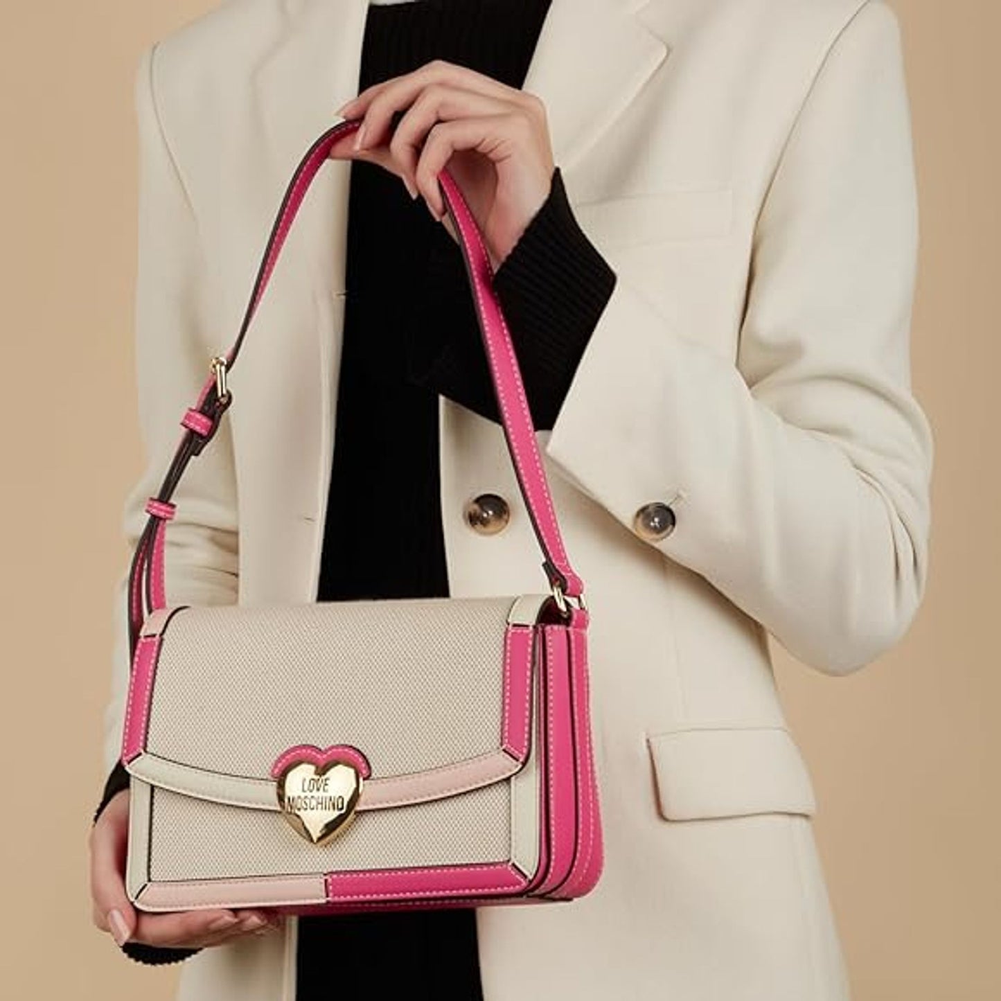 حقيبة كتف Love Moschino بتصميم القلب – كريمي وردي